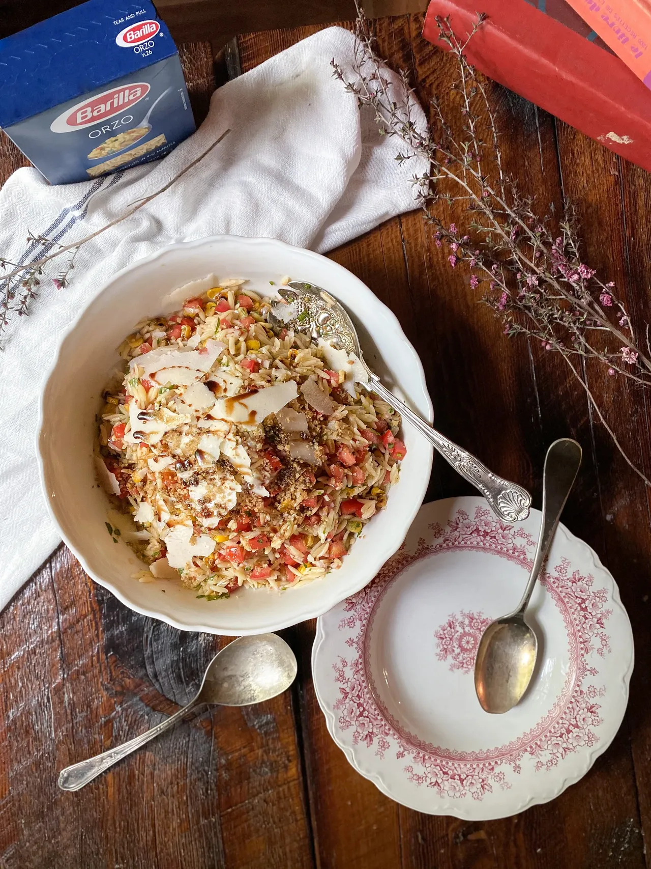 Salade d’orzo à la bruschetta et au maïs grillé