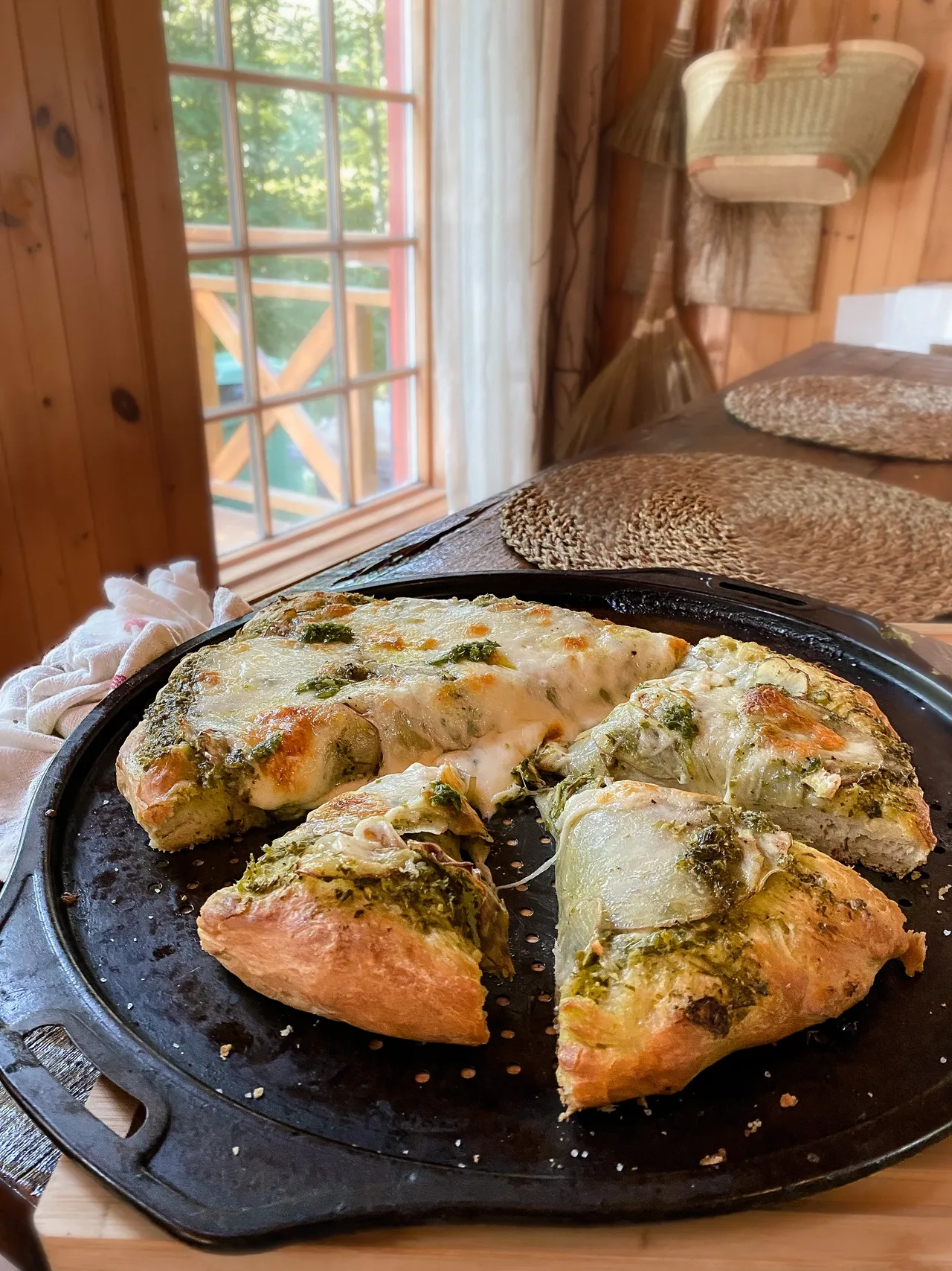 Pizza aux herbes et aux pommes de terre