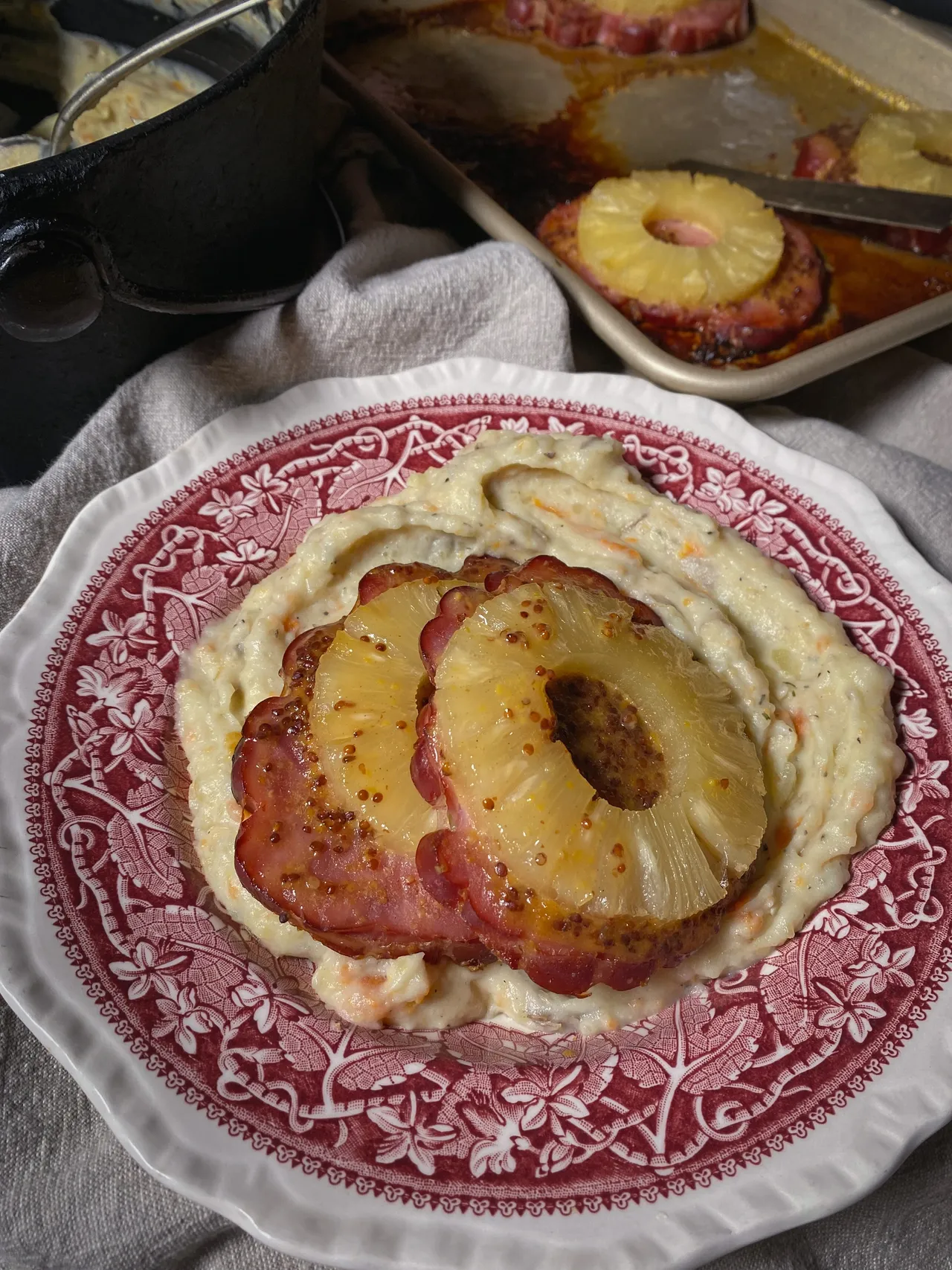 Jambon à l'ananas et patates aux carottes