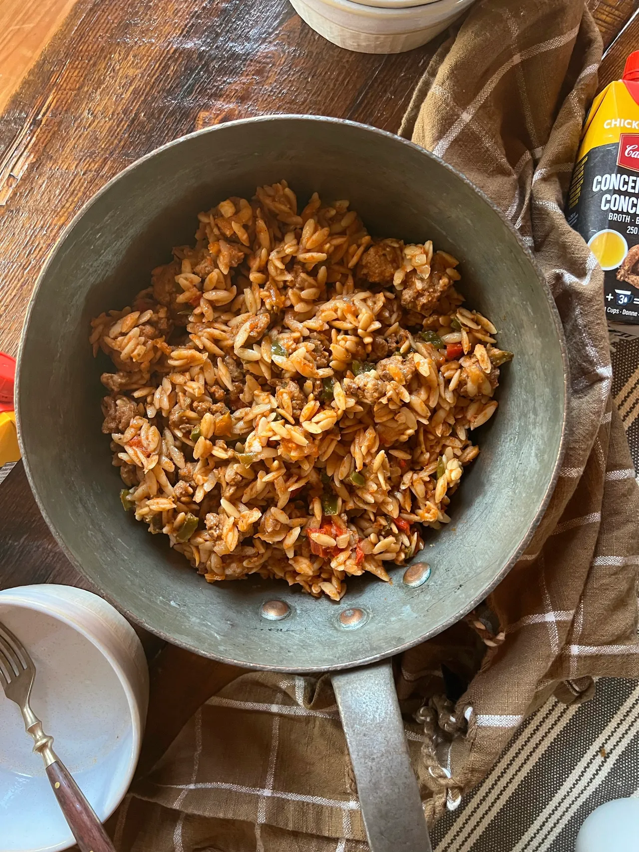 One pot d’orzo aux poivrons et saucisses Italiennes