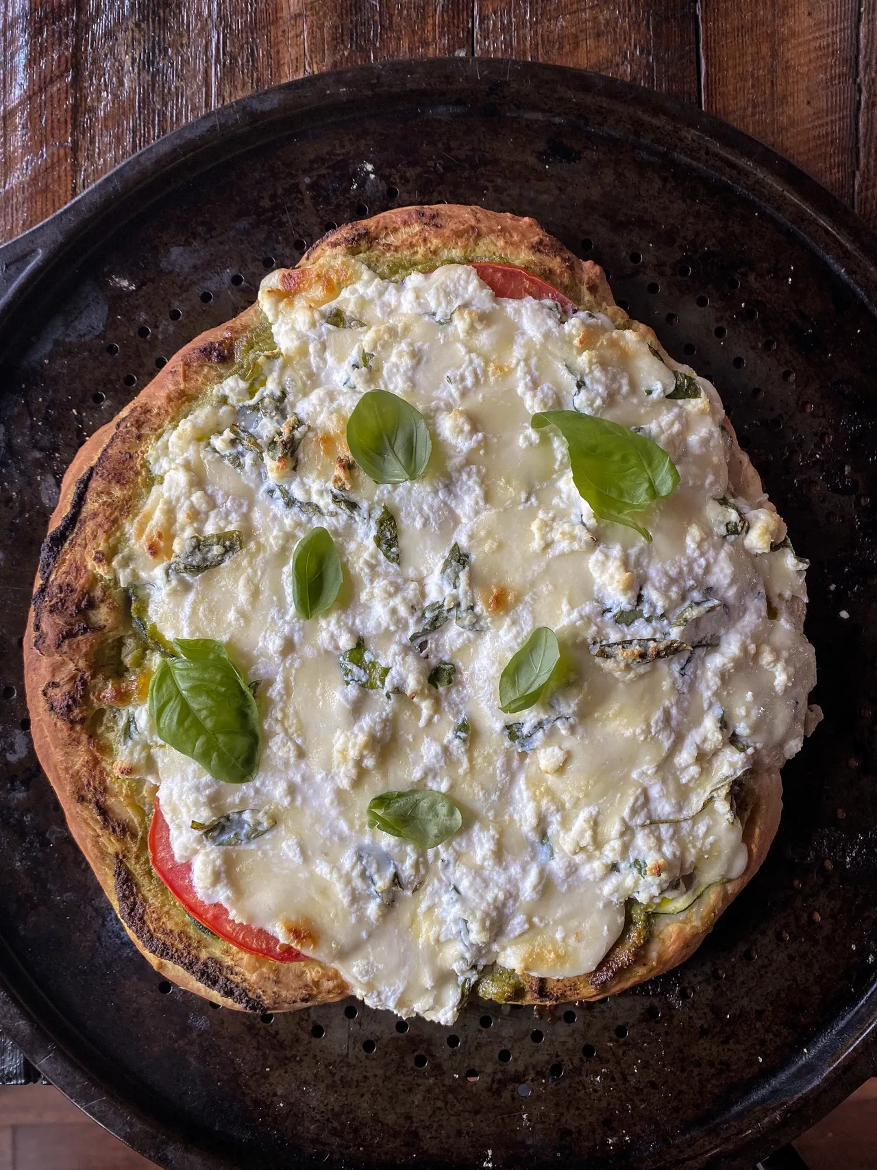 Pizza mozzarella, ricotta, courgettes & tomates