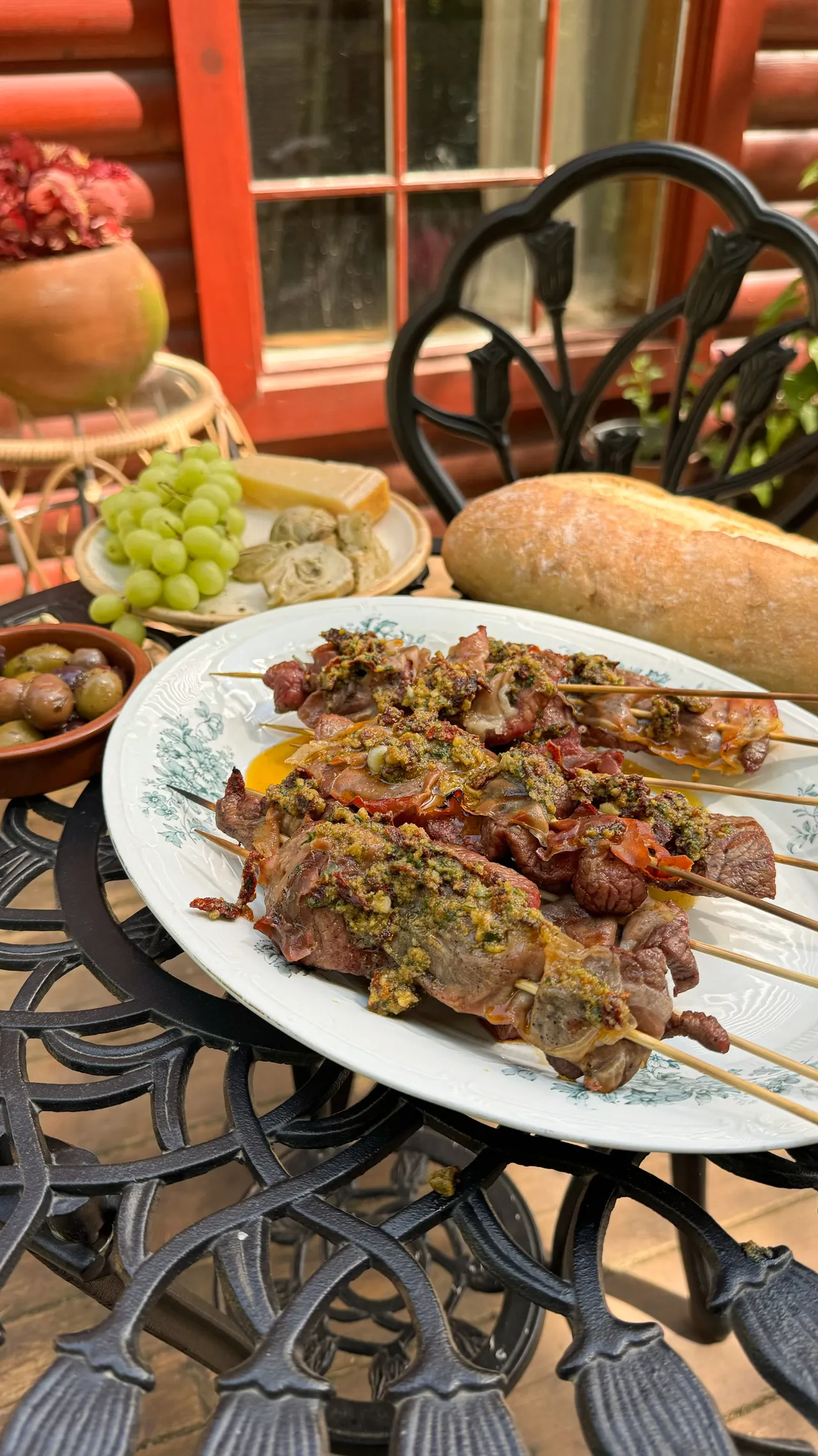 Brochettes de veau et pesto de tomates séchées