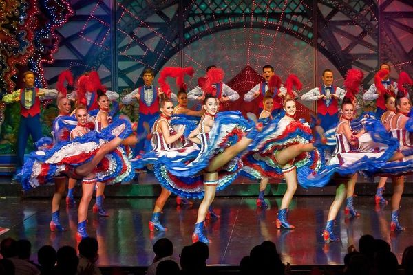Experience art, history, food, and cabaret in Paris with Lea
