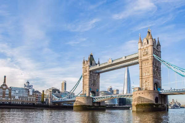 Experience London’s iconic landmarks like @loving_newyork