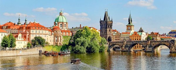 How To Avoid Crowds in Prague: 11 Tips and Hidden Gems