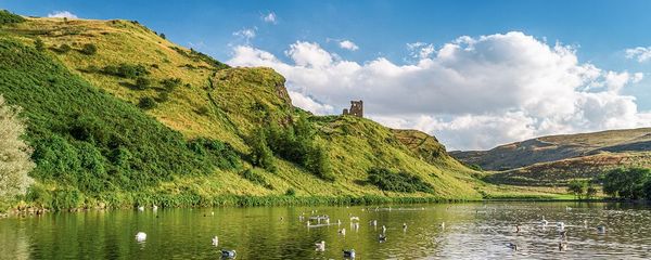 Hiking in Edinburgh: 5 Spectacular Trails