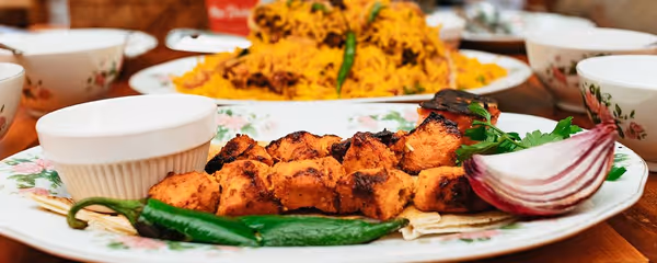 What To Eat In Dubai: 10 Best Local Foods You Must Try