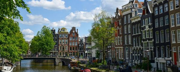 How To Avoid Crowds in Amsterdam: 10 Tips and Hidden Gems
