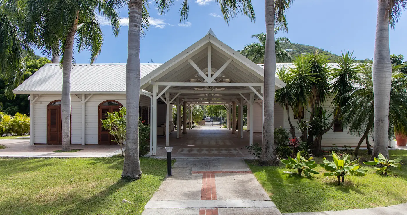 Lettre murale Palm Court Résidence Hôtel 4**** Baie Orientale Saint Martin