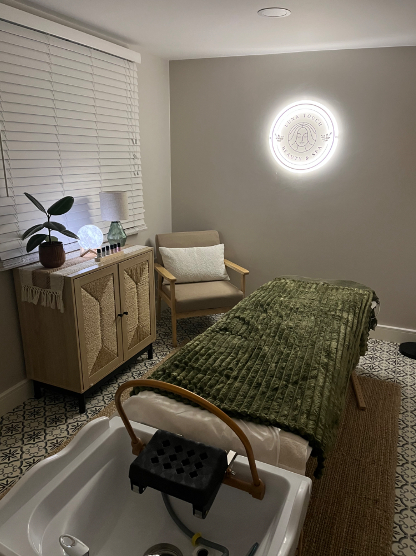 Luna Touch Beauty and Spa in Watford