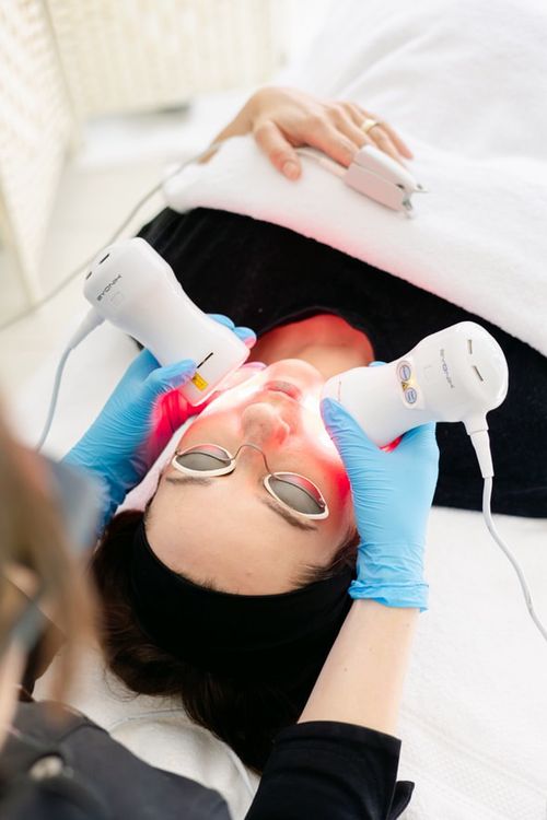 a calming photo of a modern repair service area