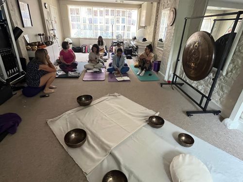 a calming photo of a modern repair service area