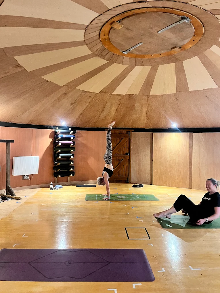 a calming photo of a modern repair service area