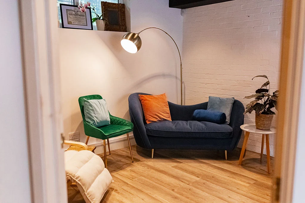 a calming photo of a modern repair service area