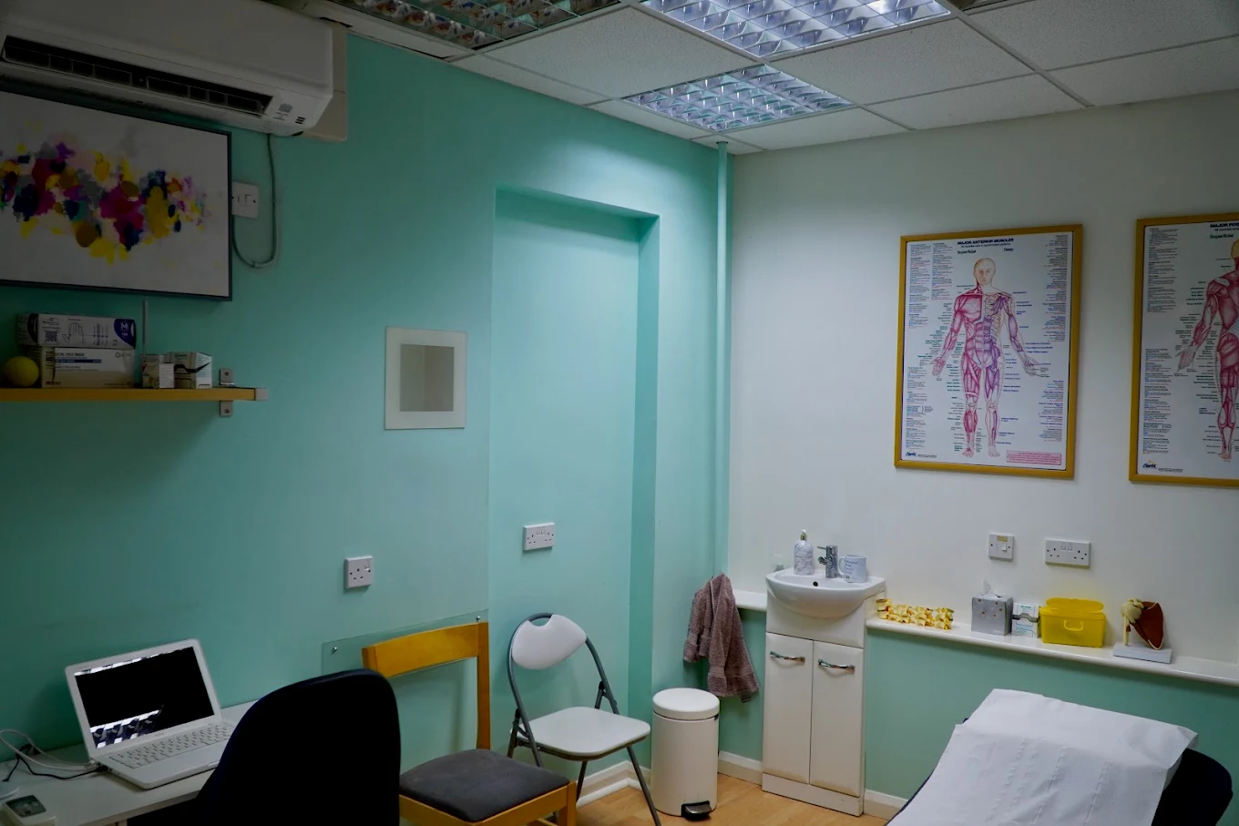 a calming photo of a modern repair service area