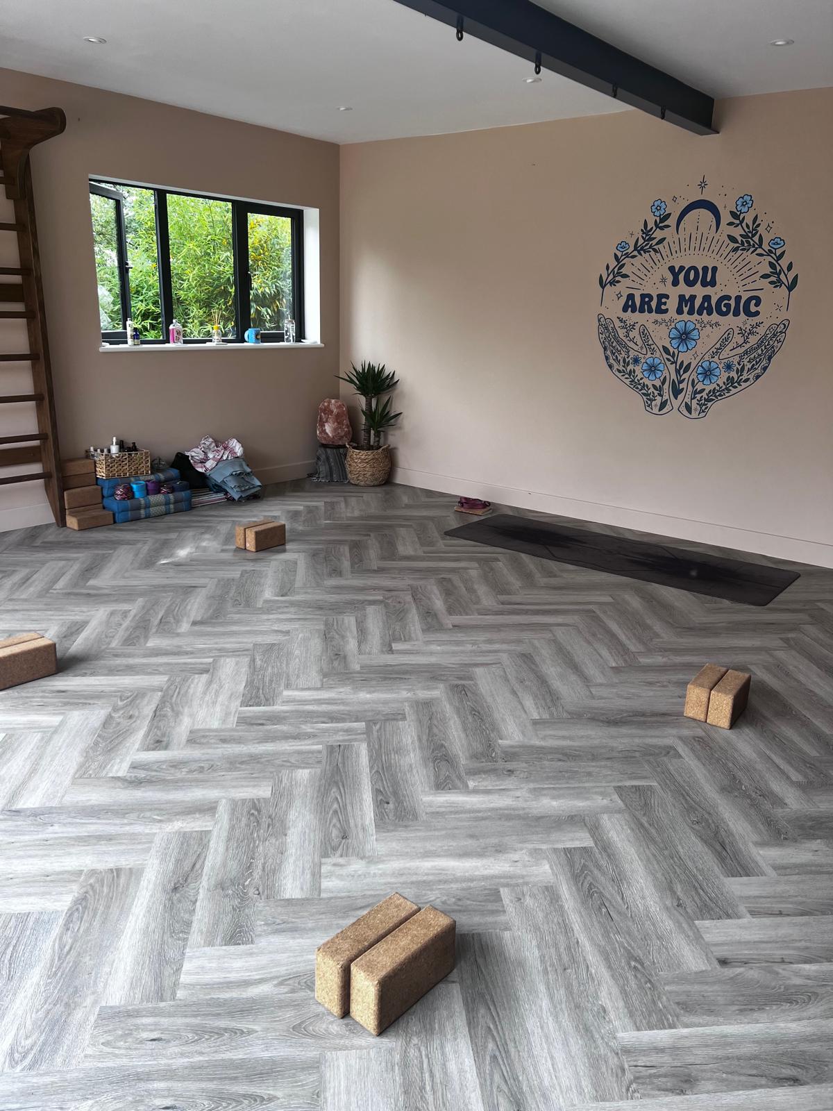 a calming photo of a modern repair service area