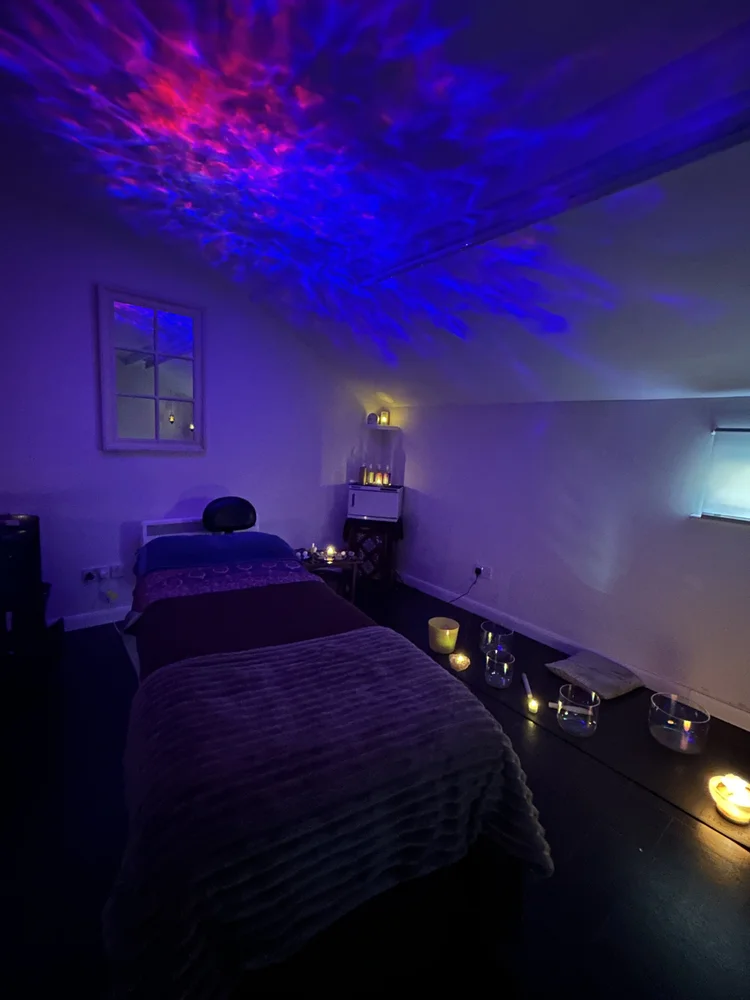 a calming photo of a modern repair service area