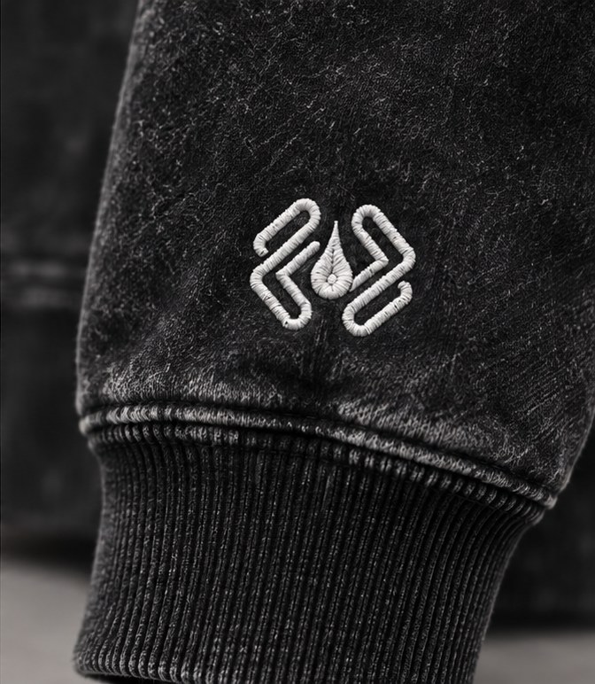 Close-up of the small white mark above the right cuff