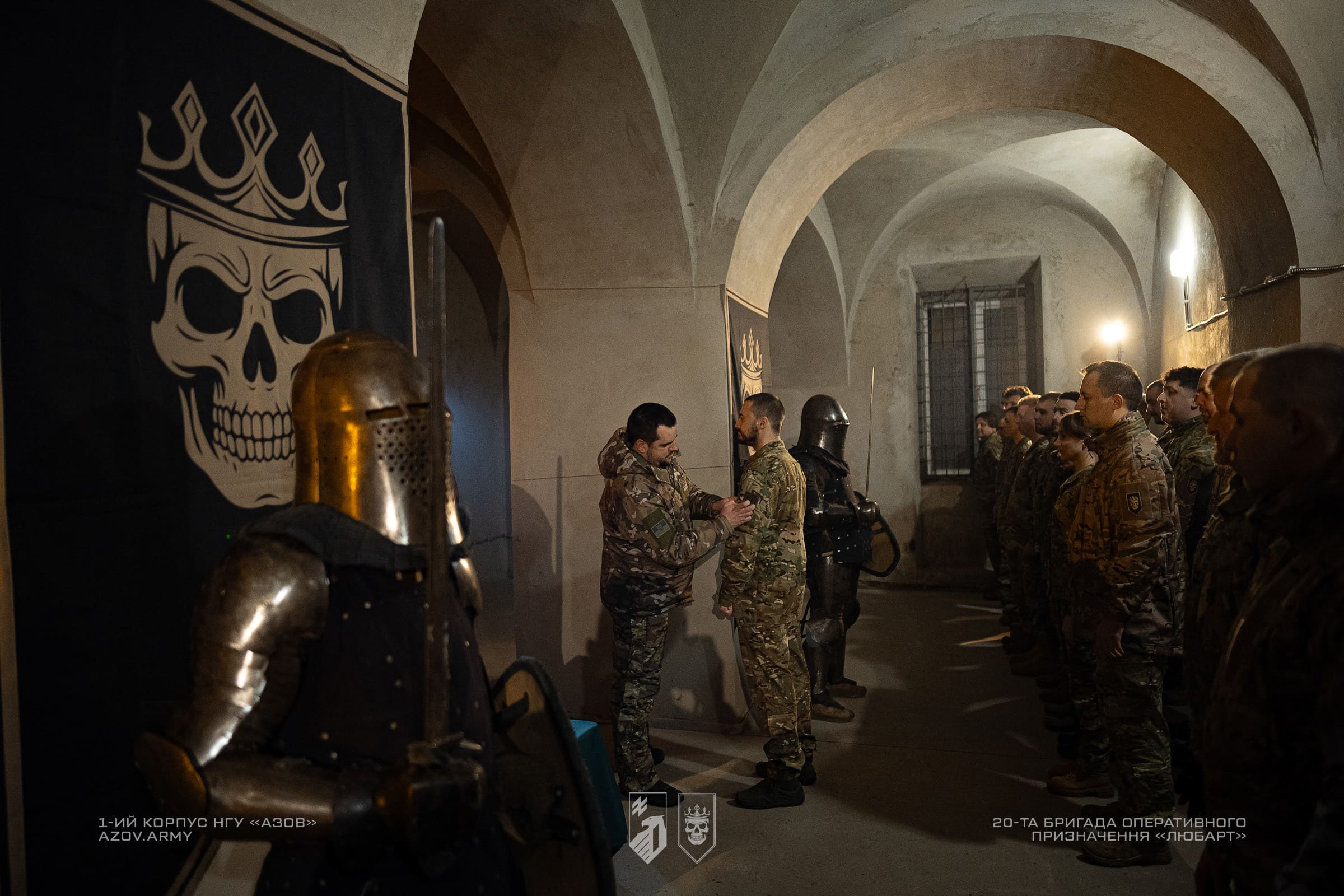 Урочисте вручення шеврона бійцю підрозділу Любарт