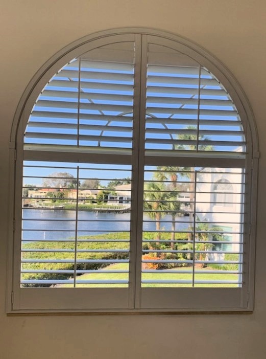 Arched plantation shutters with horizontal louvers as an alternative to a fan-shaped sunburst