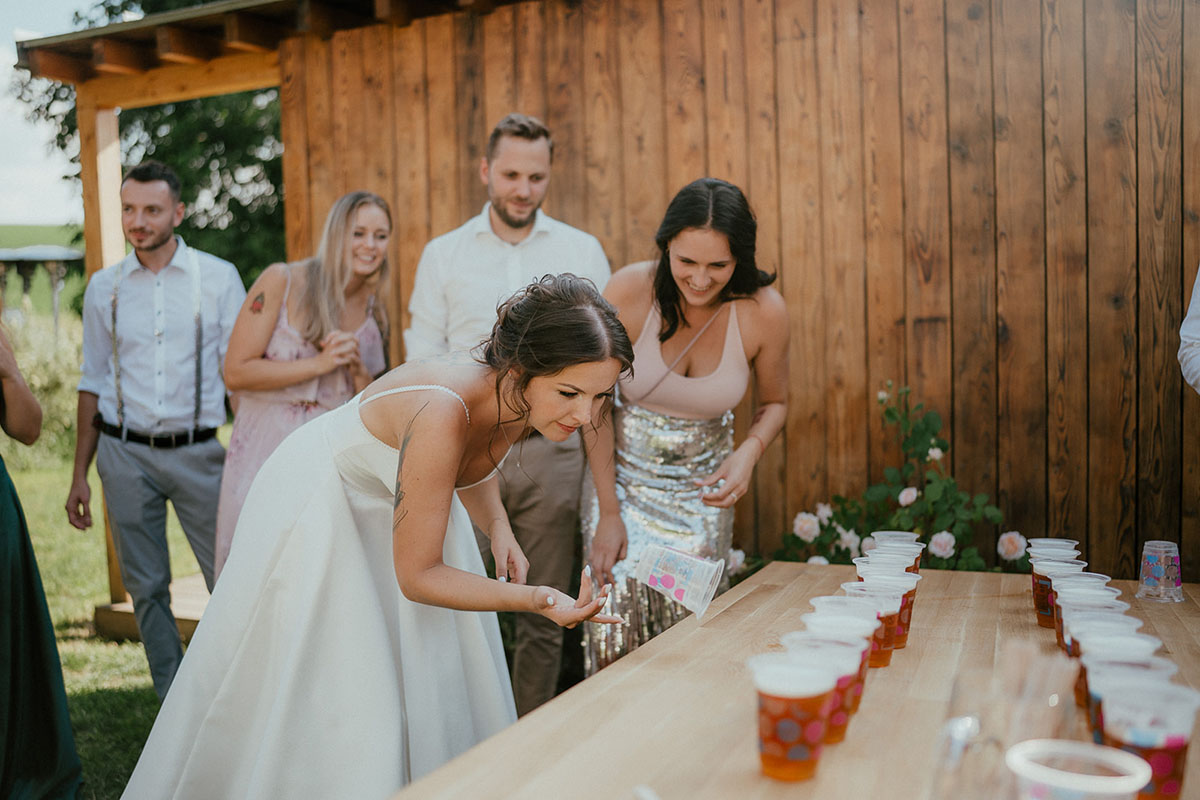 Beer pong na svatbě