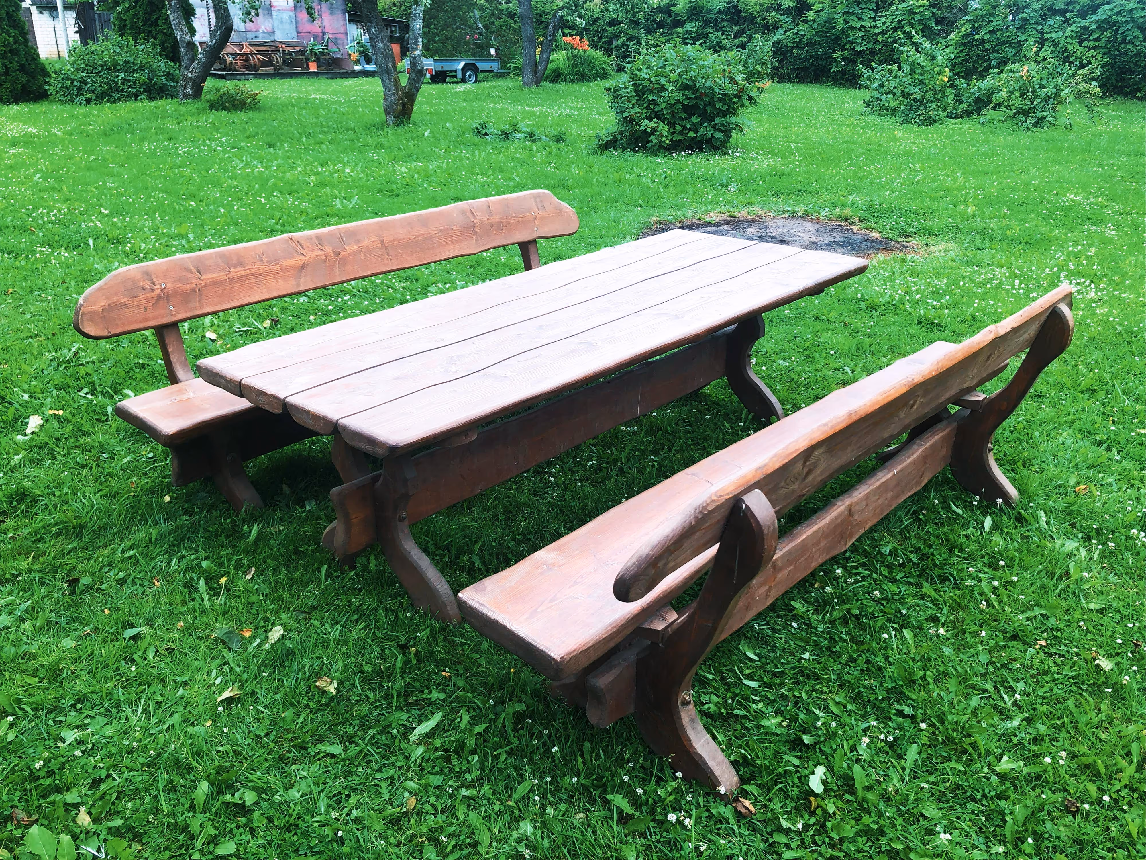 Puidust lakitud käsitöö välimööbel