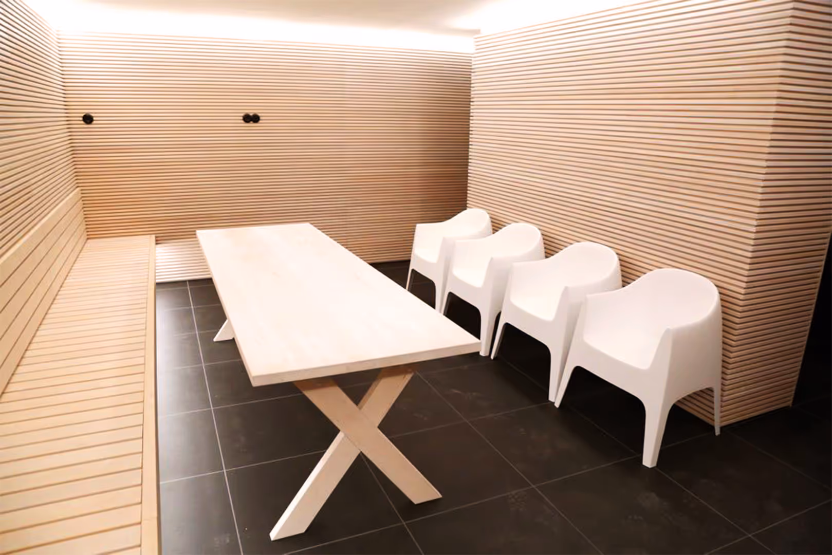 Modernne sauna eesruum . Puidutöö projekt