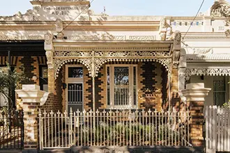 a hawthorn-brick victorian cottage in carlton north