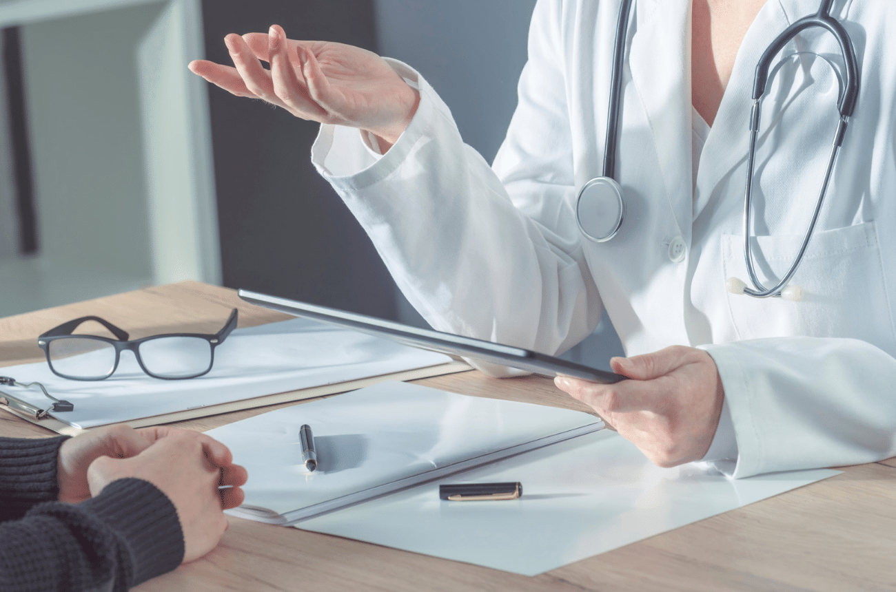 You’ve finally scheduled your joint replacement surgery which will hopefully mark the end of a period of disability or pain. Maybe you’re eager to undergo surgery, or you might be anxious or fearful about it. Either way, it’s a good idea to get ready for hospitalization – a phase that can last up to a few weeks post-surgery.‍
