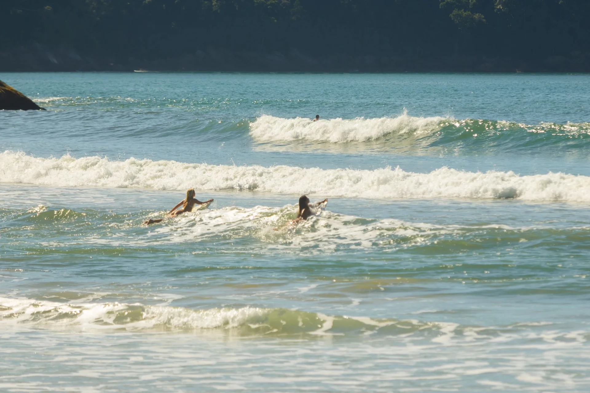 paddling-out-together