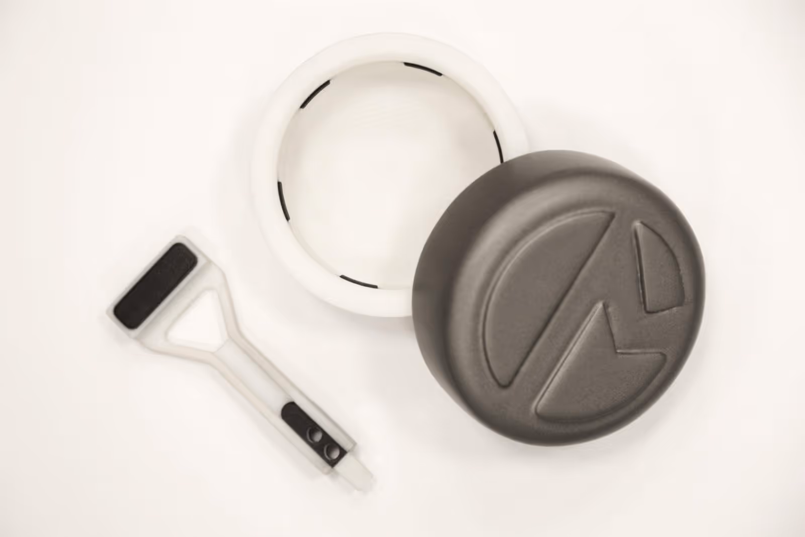 Grasping pincer and packaging lid 3D printed using Stratasys PolyJet 3D printer.