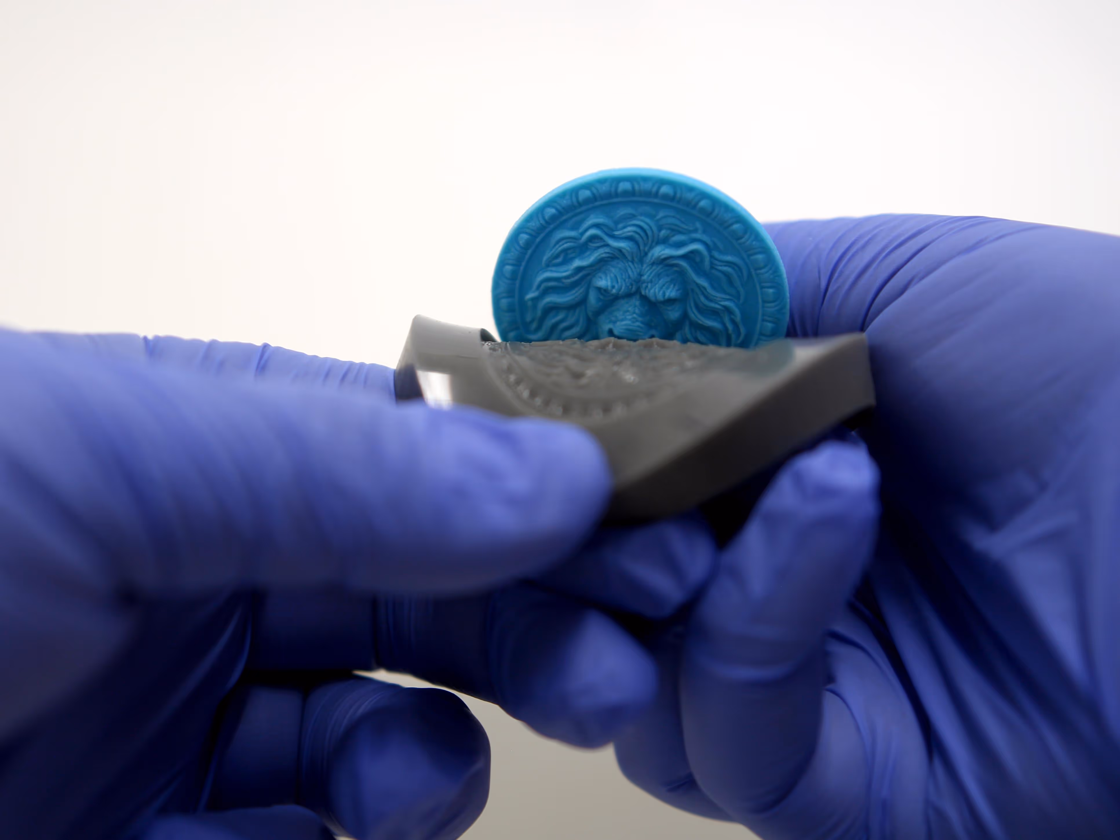 Direct production of complex silicone parts without the need for molds.