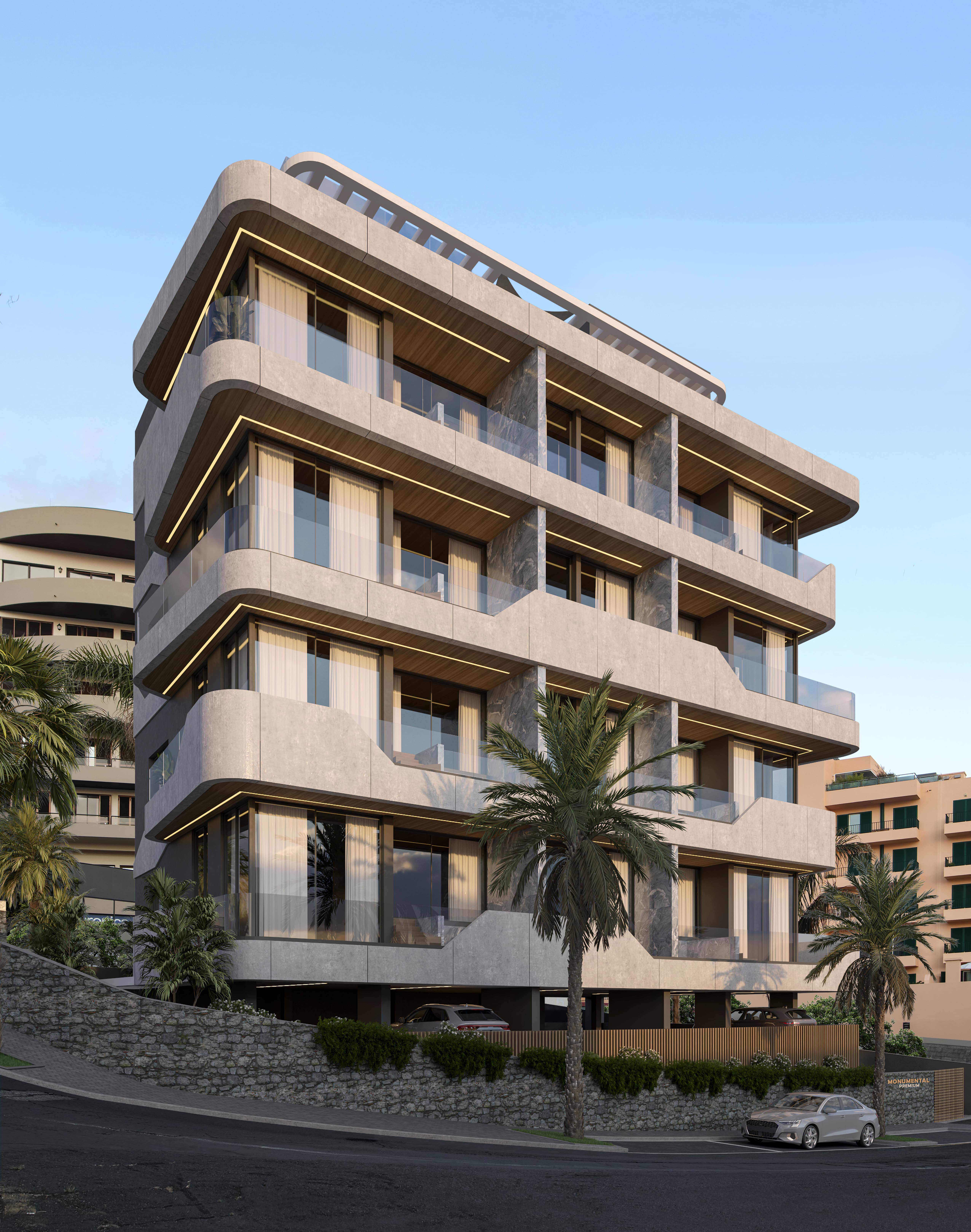 Vista frontal de um edifício de apartamentos moderno com vários andares, apresentando um design arquitetônico com varandas curvas, painéis de madeira entre os andares e uma palmeira na frente.