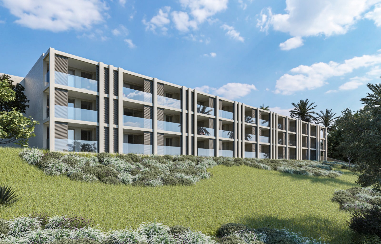 Fachada de um bloco de apartamentos com varadas envidraçadas e um painel de madeira claro e tiras de betão que enquadram cada apartamento. Implantado num jardim com relvado e plantas rasteiras de tons esverdeados.