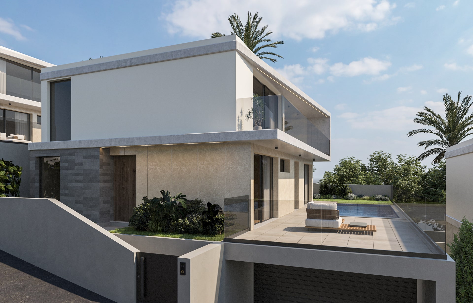 Visão lateral de uma casa contemporânea com varanda de vidro, piscina na área externa, jardim bem cuidado e céu claro ao fundo.