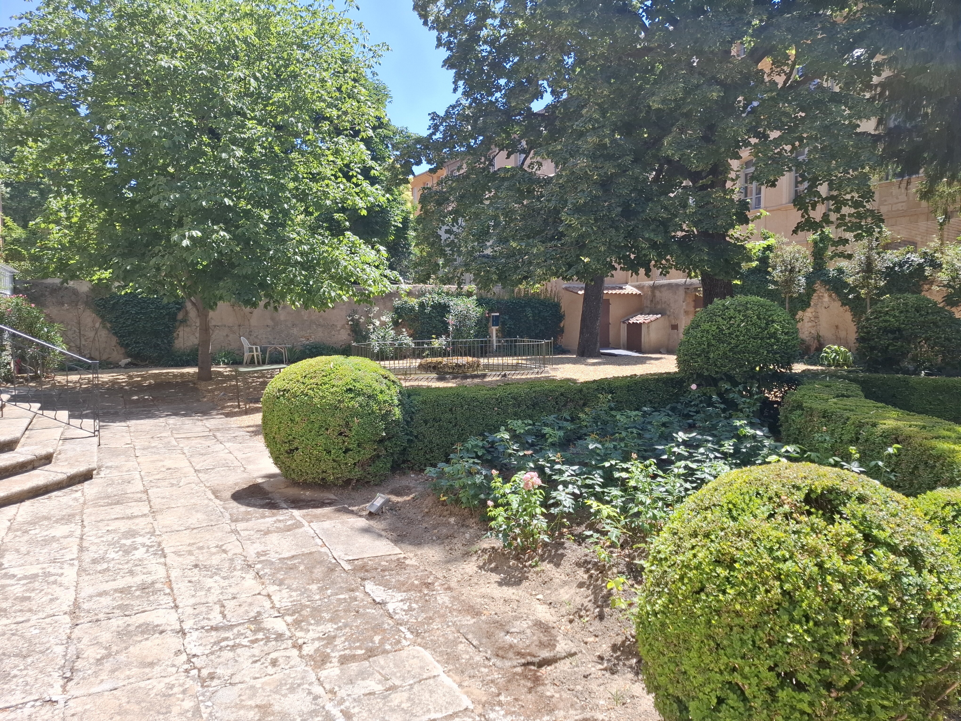 [background image] image of temple gardens (for a hindu temple)