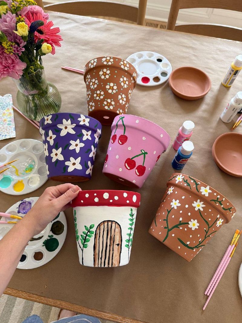 Творческий вечер росписи цветочных горшочков акрилом