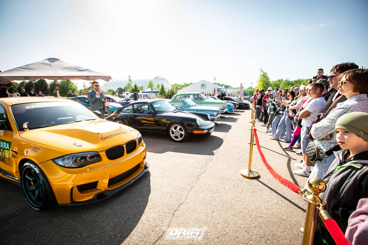 Автовыставка JDM в стиле "Неоновая сакура"