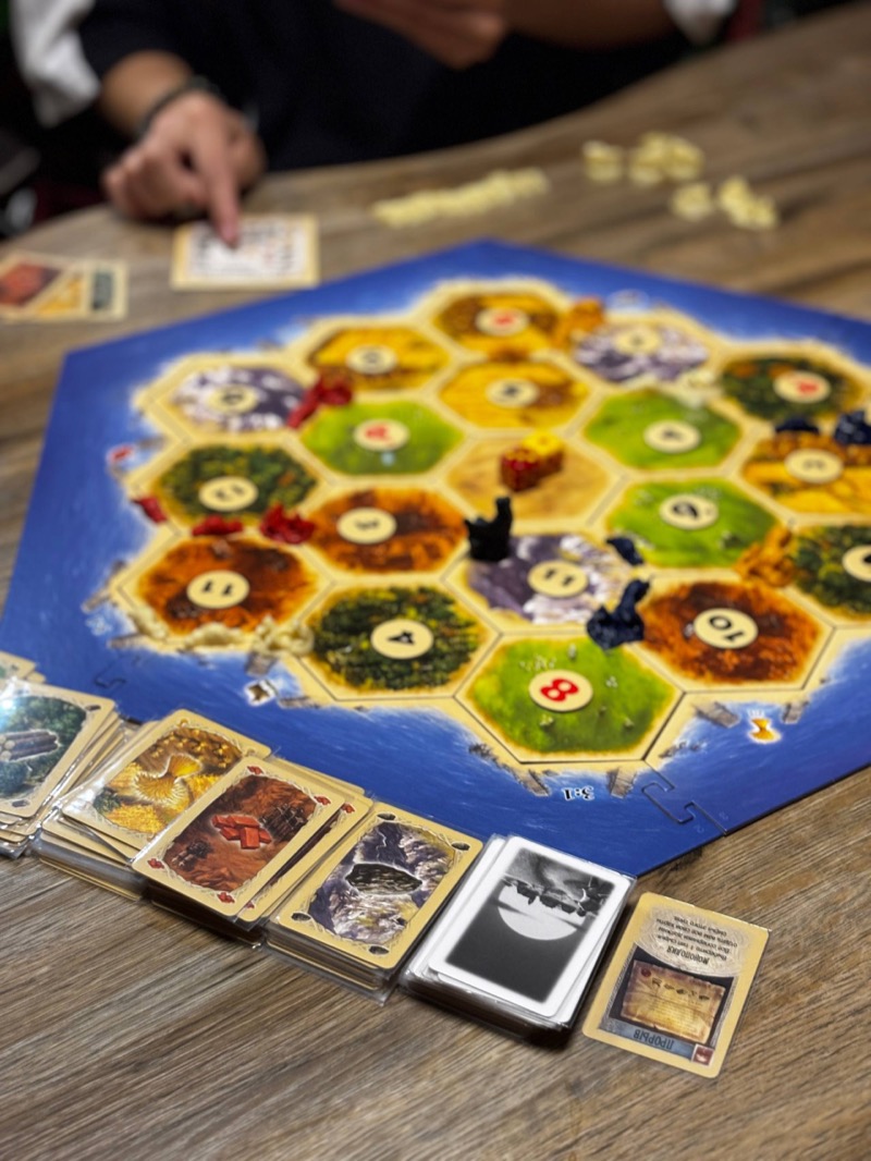 Настолка «Catan» на летнике One Price Coffee