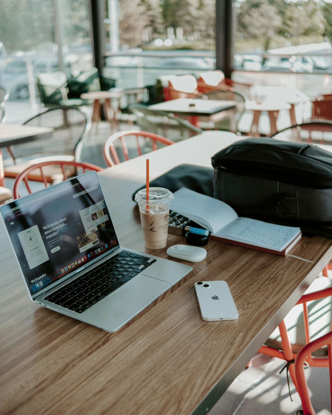 [team] image of teamwork in the studio