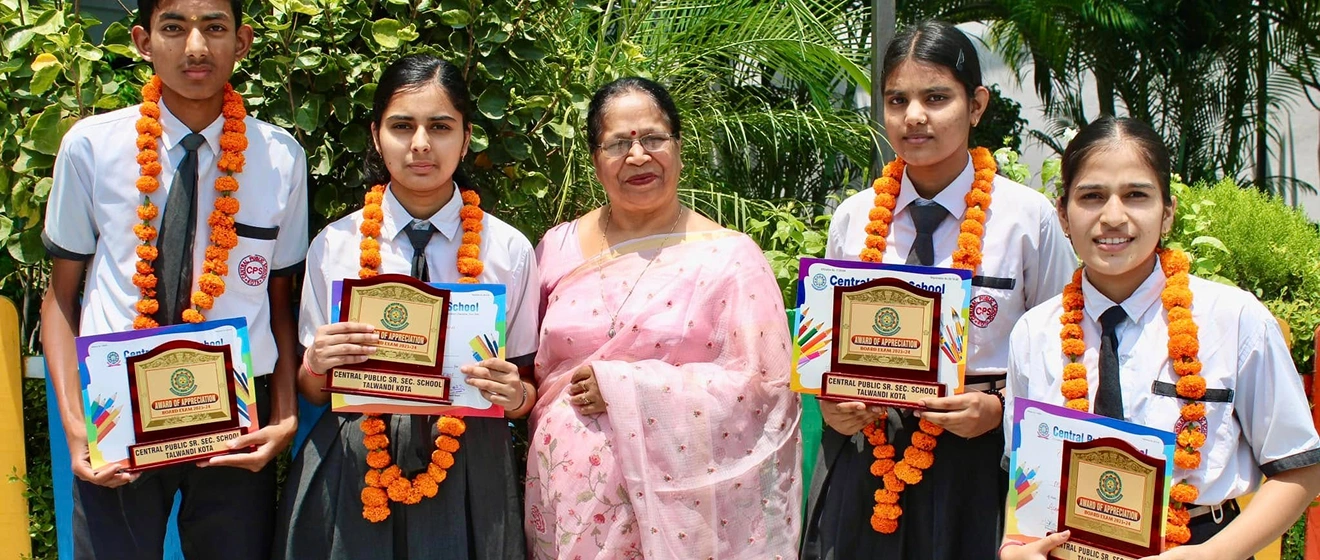Students receiving Appreciation Awards