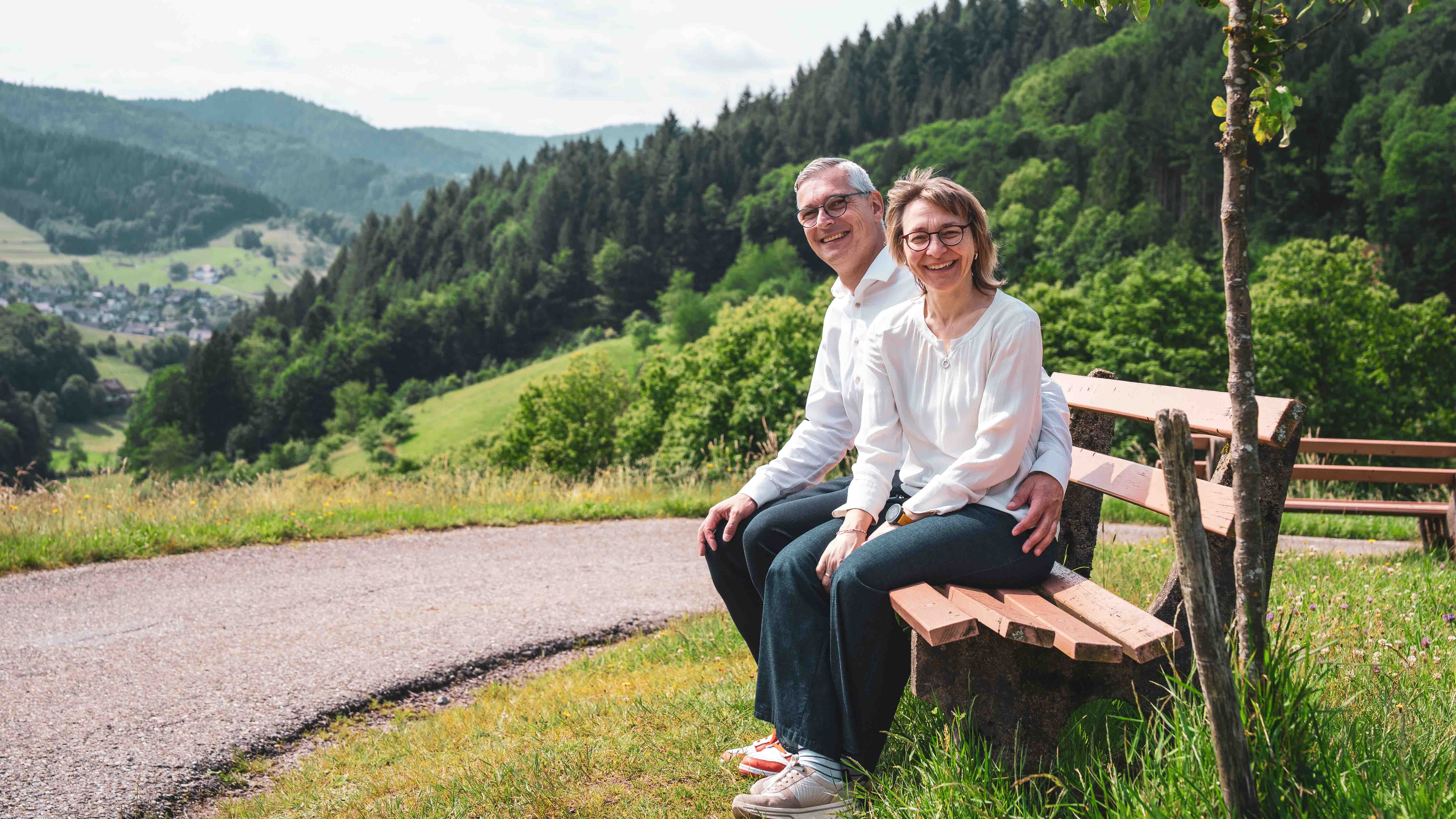 Markus Benkeser auf einer Bank