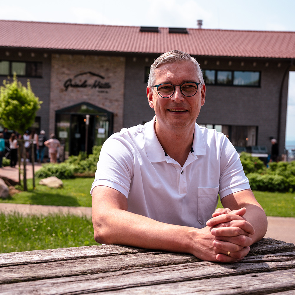 Markus Benkeser gibt ein Intzerview