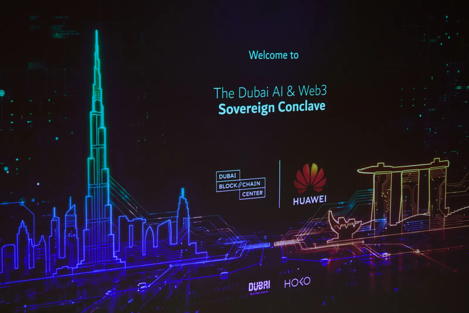 Delegates in conversation at The Dubai AI & Web3 Sovereign Conclave produced by HOKO