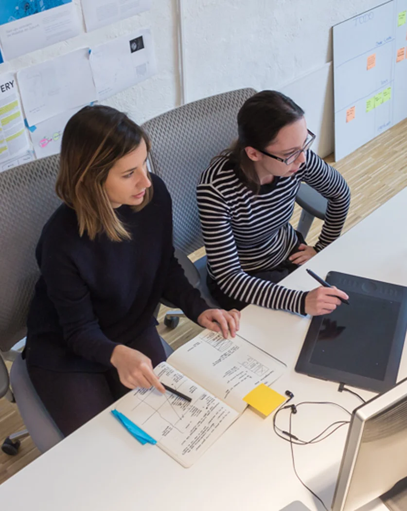 Bild das einen Zoom-Call mit DL School Mitgliedern zeigt