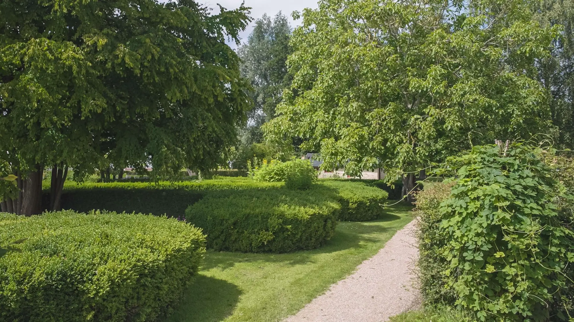 En sti i en park