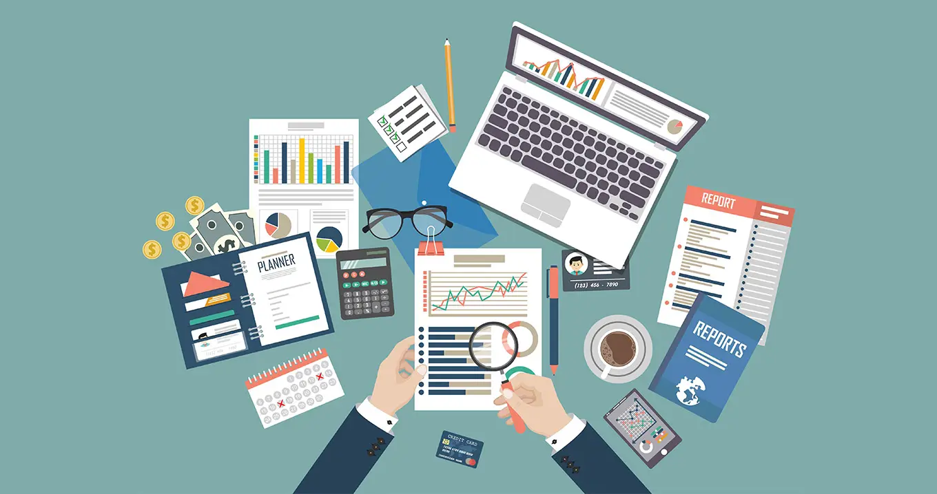 Illustration av arbetsyta med laptop, rapporter, analyser och planeringsverktyg.