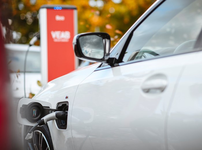 Electric car charging at Växjö Energi station – Växjö Energi uses Hypergene for smarter financial planning and sustainable business management.