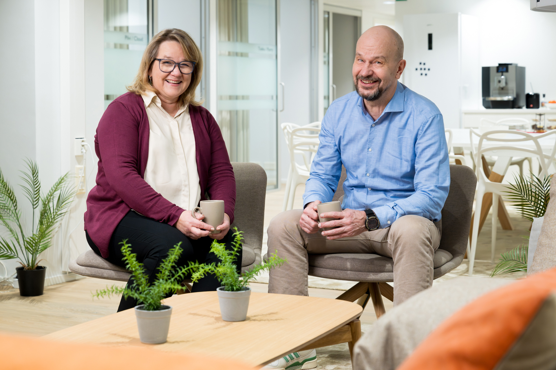 Hypergenen Sales Lead Finland Marita Tuoma ja Product Manager Asko Pulkkinen ovat yhtä mieltä siitä, että salkunhallinta kertoo sen, mitä projektilistat eivät kerro – siksi johto voi luottaa sen tuottamaan dataan.