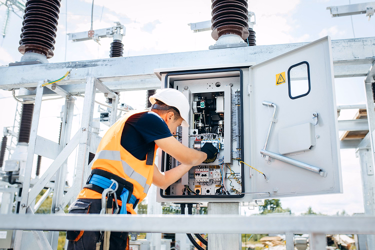 Beyond Engineering: Why Execution Support is the Missing Link in Utility Projects